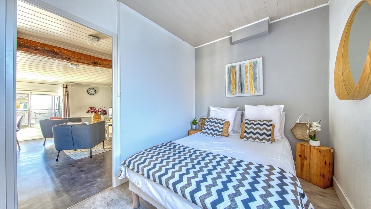 Photo of Bedroom in Libourne