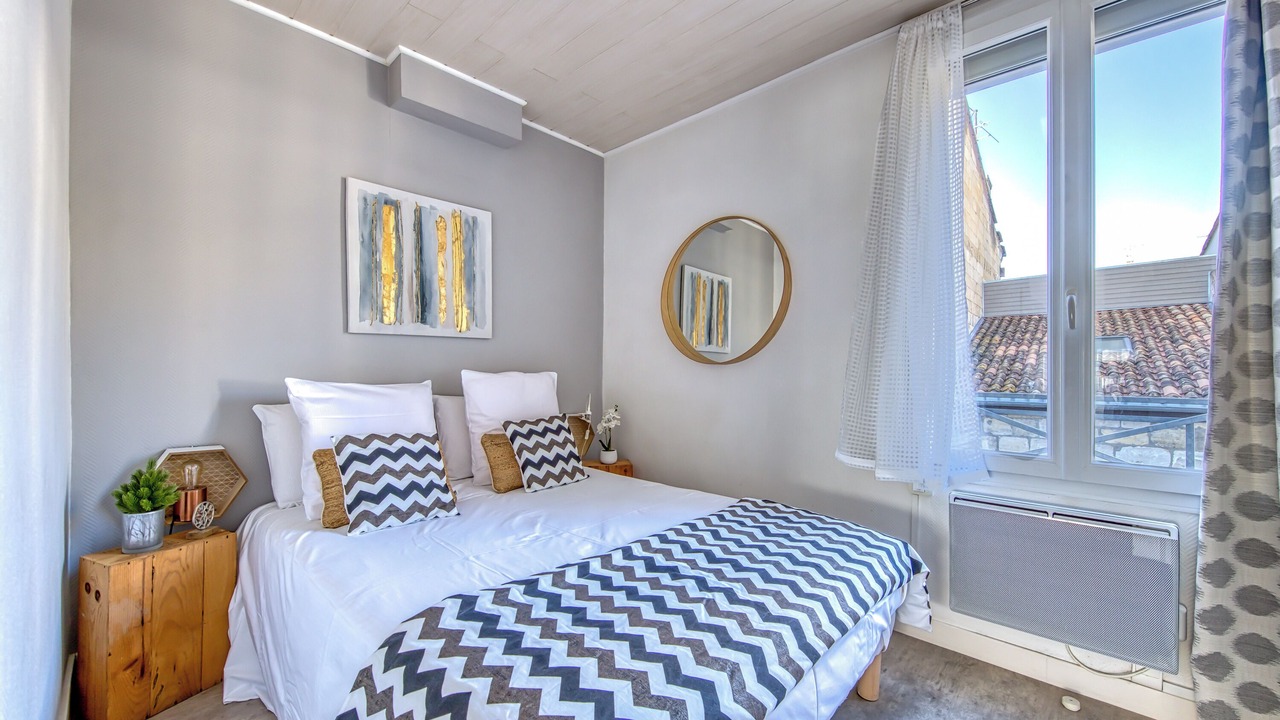 Photo of Bedroom in Libourne