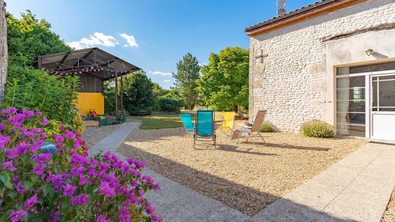 Photo of Patio Balcony in Saint-Seurin-de-Palenne