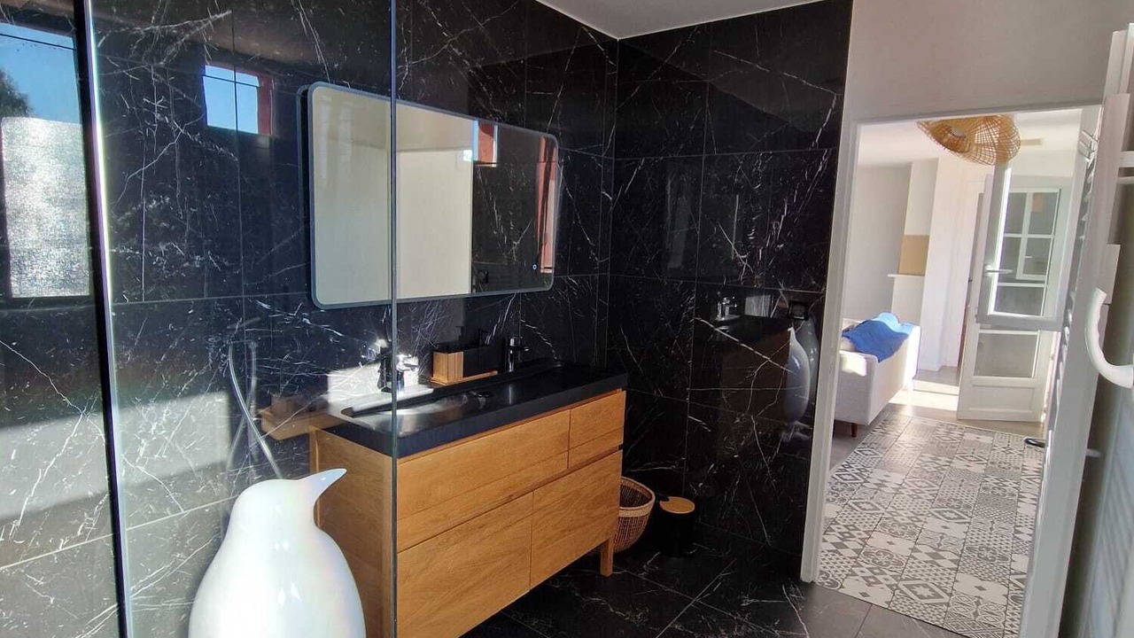 Photo of Bathroom in Libourne
