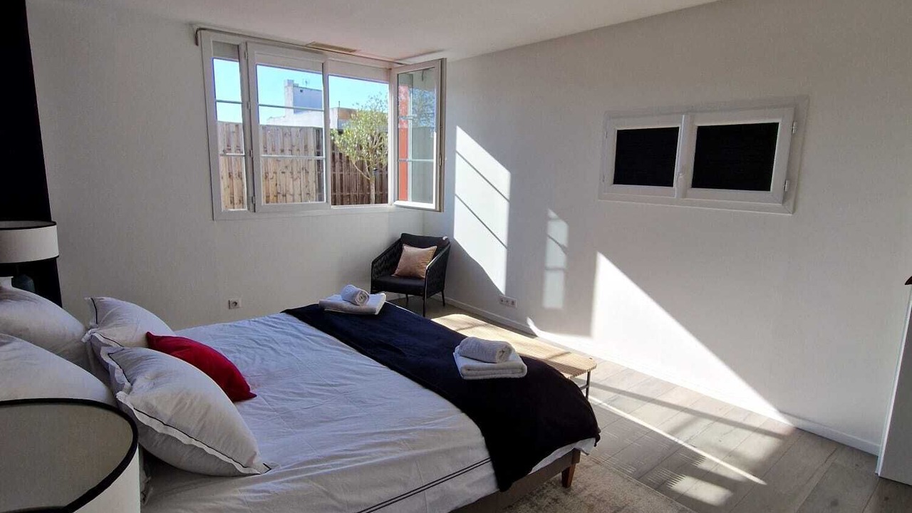 Photo of Bedroom in Libourne