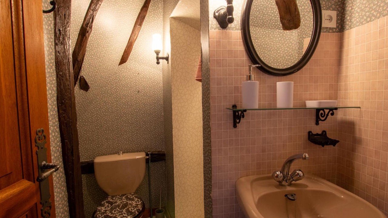 Photo of Bathroom in Thenon