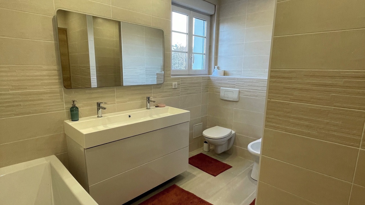 Photo of Bathroom in Ludon-Medoc