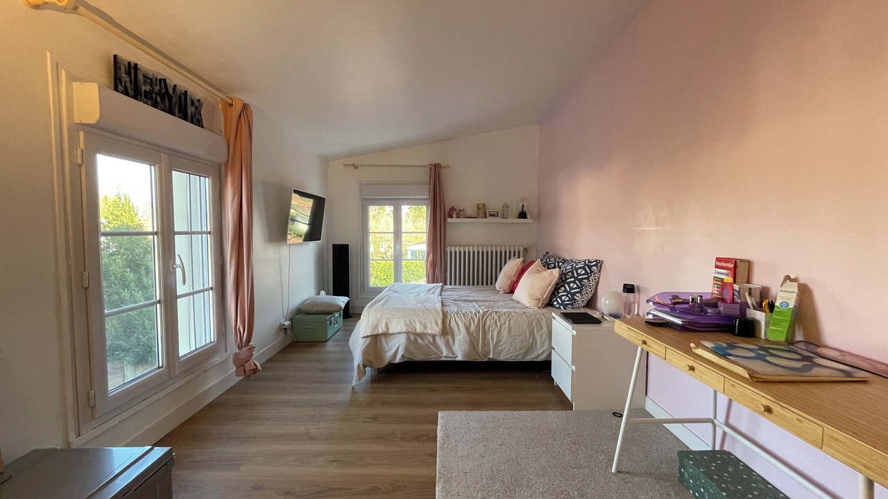 Photo of Bedroom in Ludon-Medoc