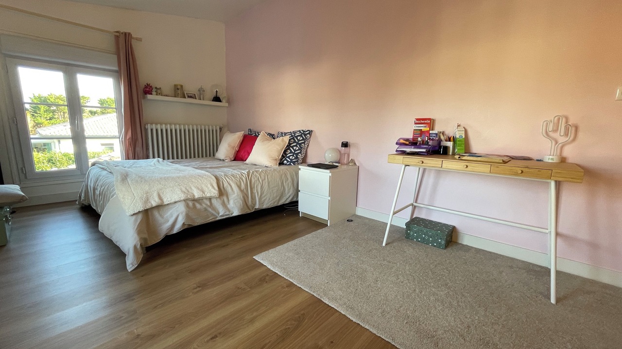 Photo of Bedroom in Ludon-Medoc