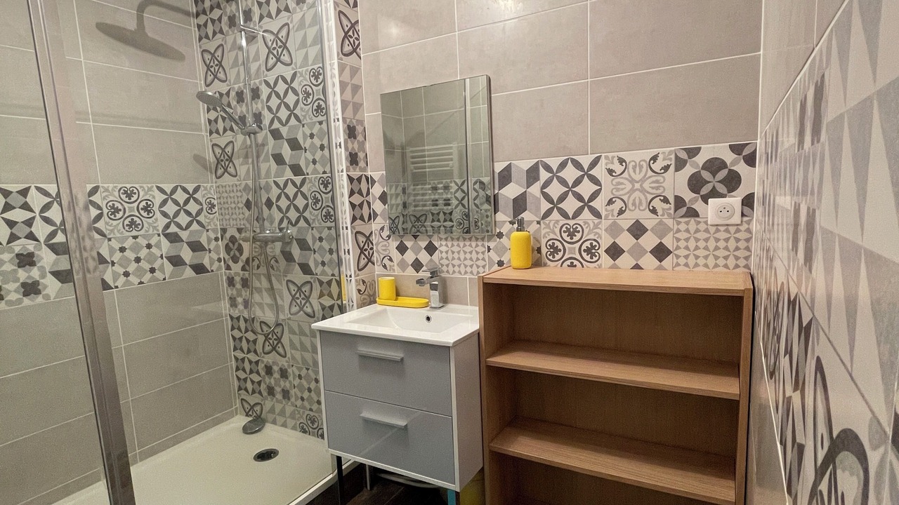 Photo of Bathroom in Ludon-Medoc