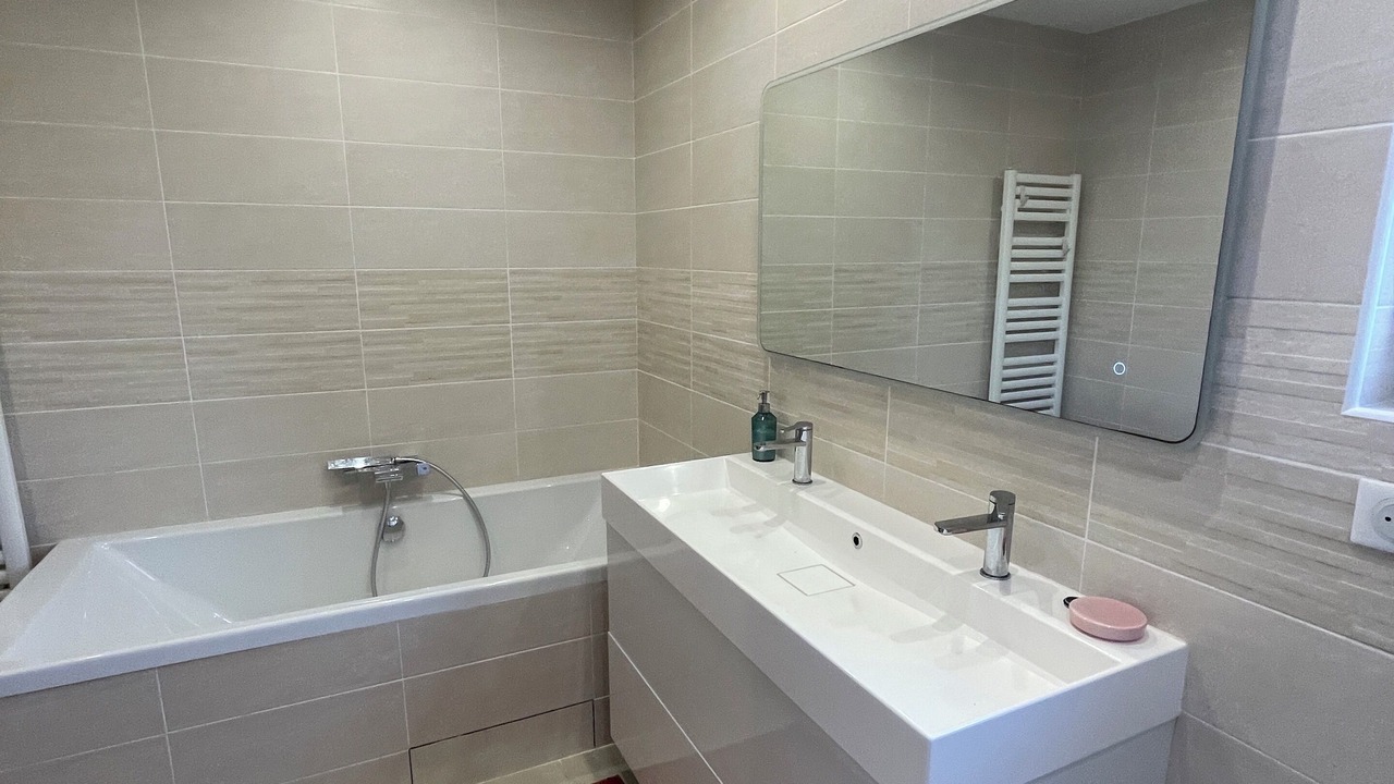 Photo of Bathroom in Ludon-Medoc