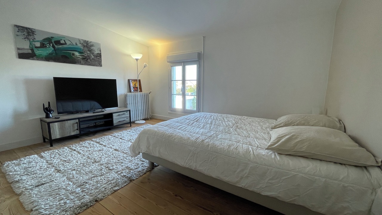 Photo of Bedroom in Ludon-Medoc