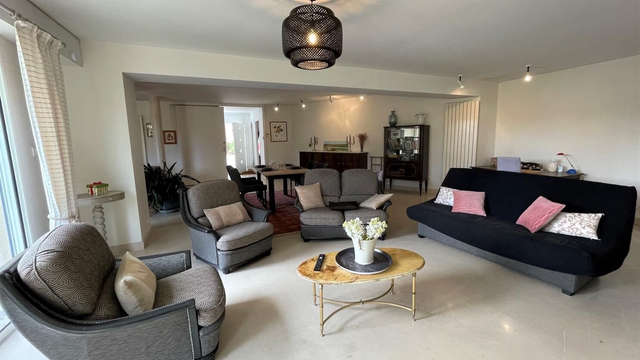 Photo of Livingroom in Uzein