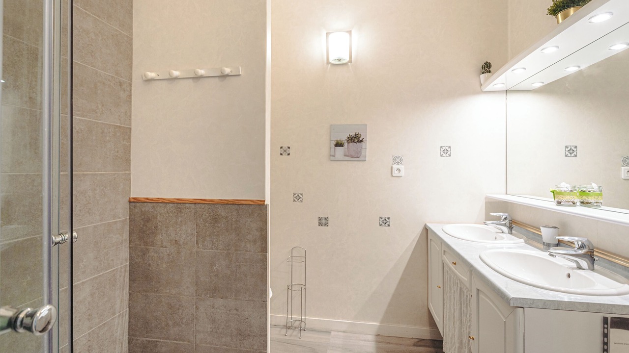 Photo of Bathroom in Genouille