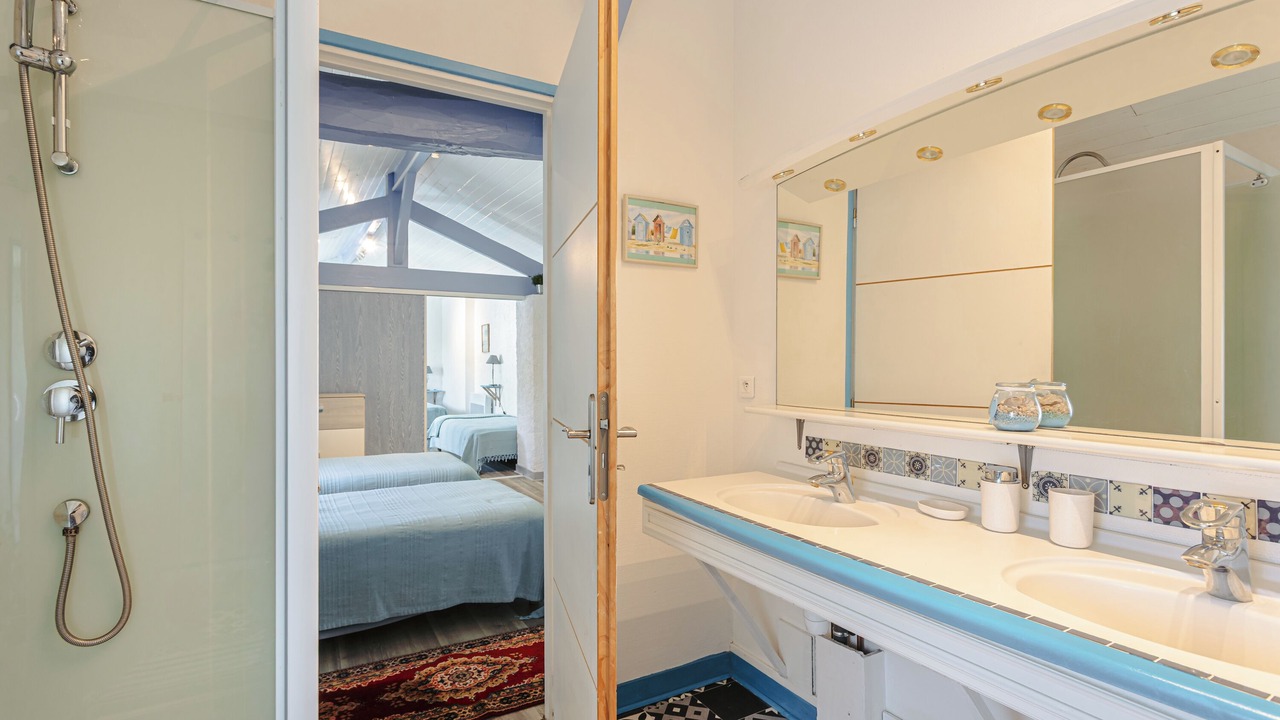 Photo of Bathroom in Genouille