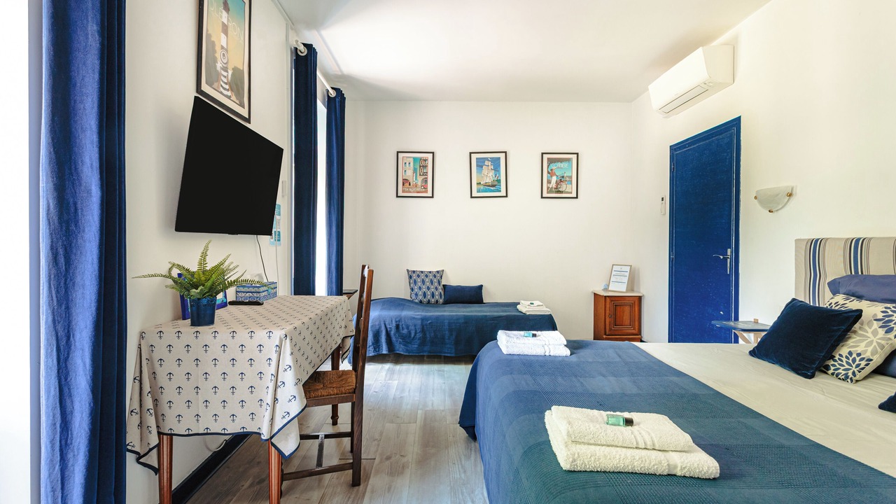 Photo of Bedroom in Genouille