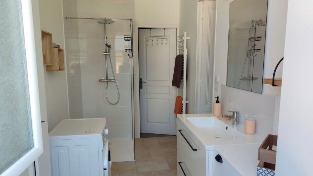 Photo of Bathroom in Vanxains