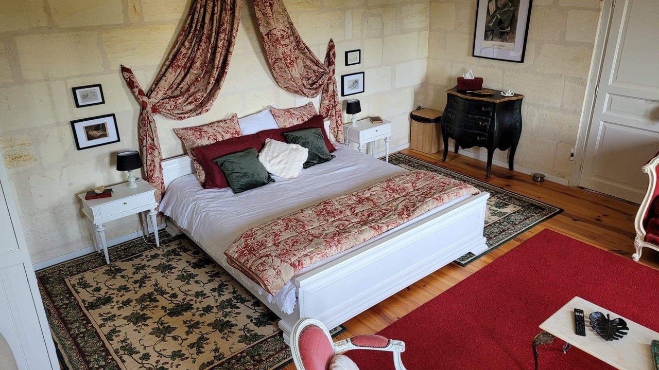 Photo of Bedroom in Lugon-et-l'ile-du-Carney