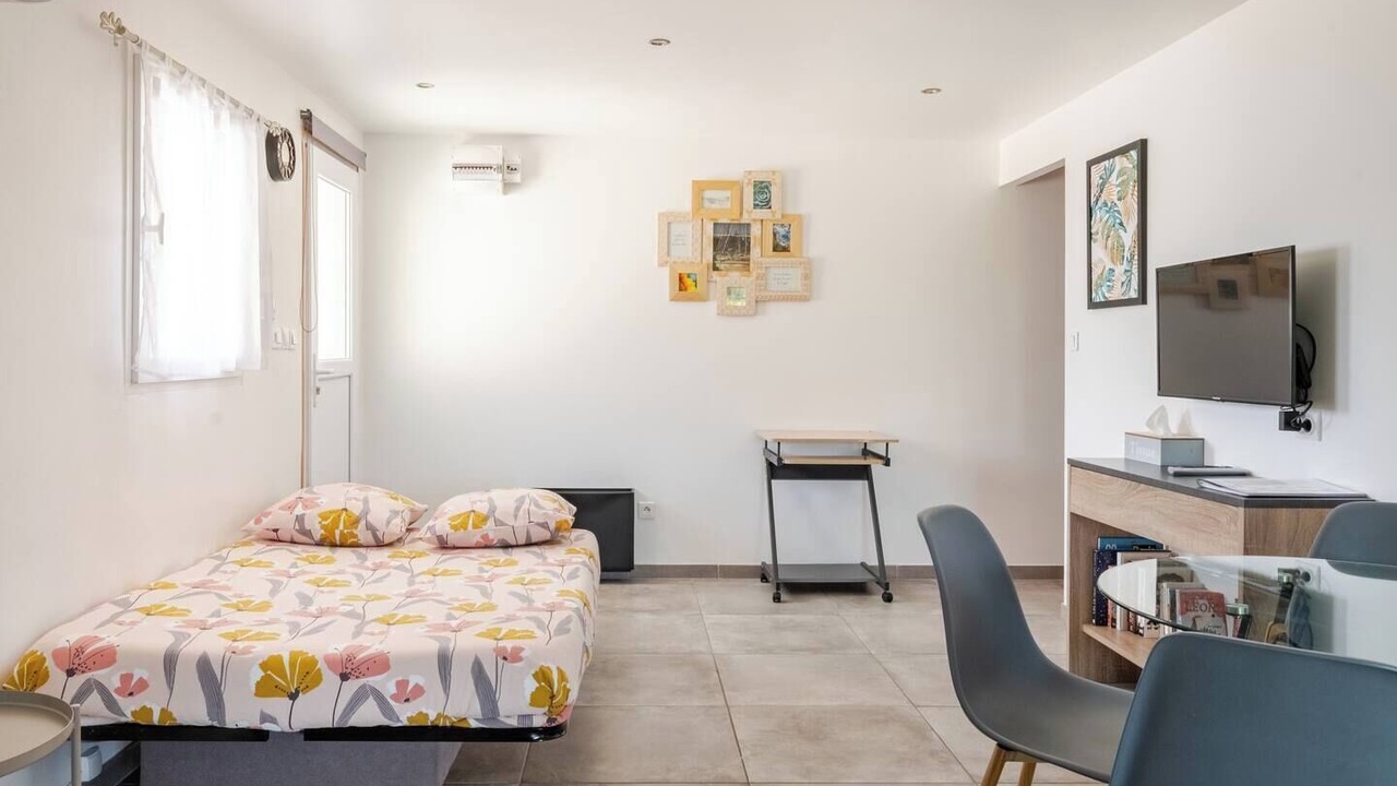 Photo of Bedroom in Chateauneuf-les-Martigues