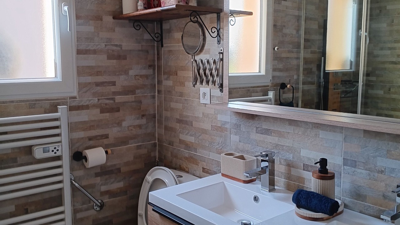 Photo of Bathroom in Echire
