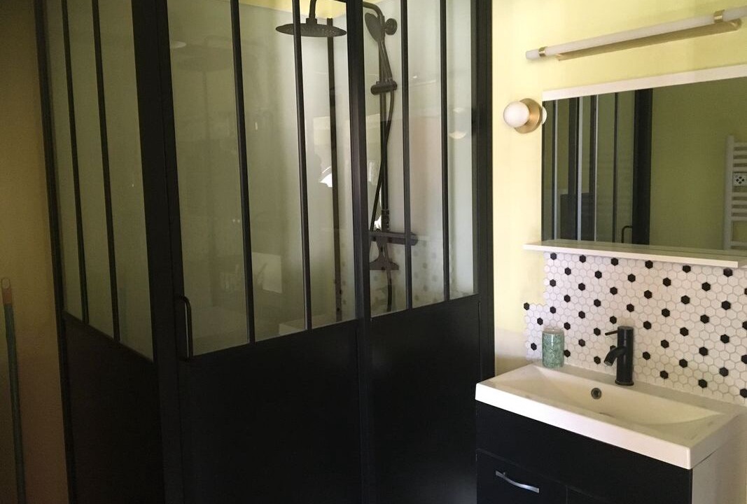 Photo of Bathroom in Pujaut