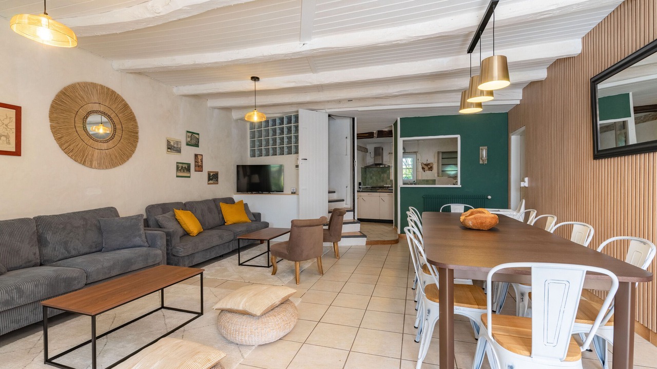 Photo of Livingroom in Saint-Romain-de-Benet