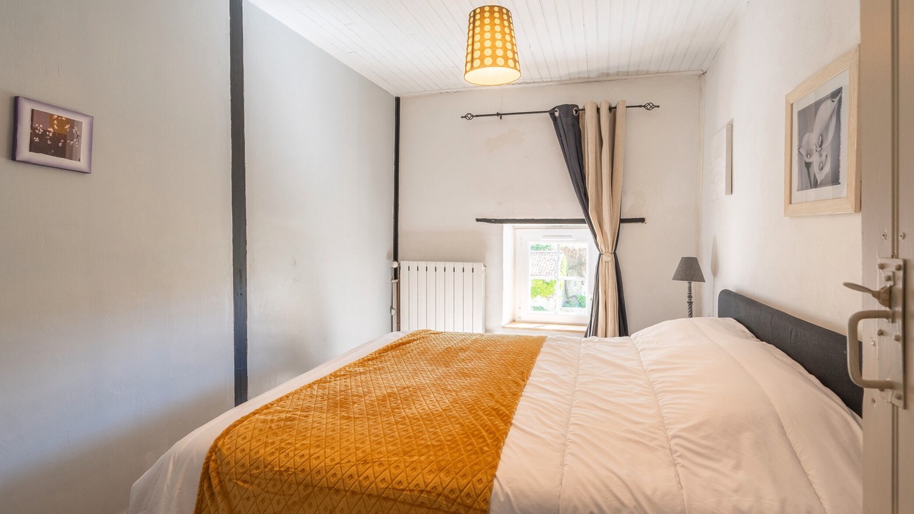 Photo of Bedroom in Saint-Romain-de-Benet