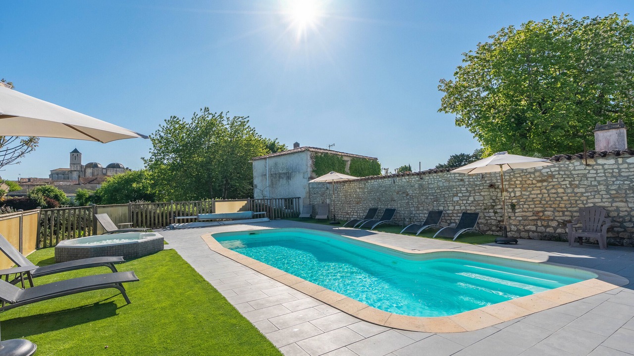 Photo of Outdoor in Saint-Romain-de-Benet