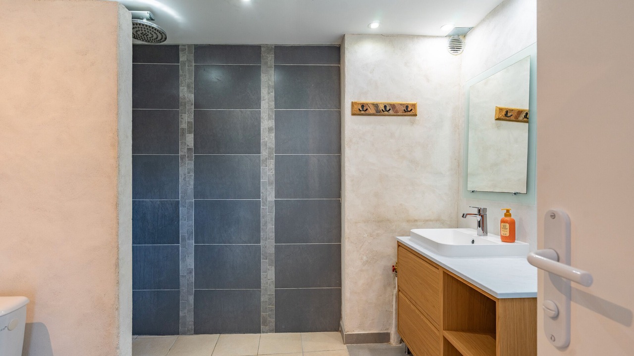 Photo of Bathroom in Saint-Romain-de-Benet