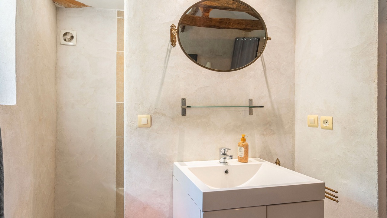 Photo of Bathroom in Saint-Romain-de-Benet