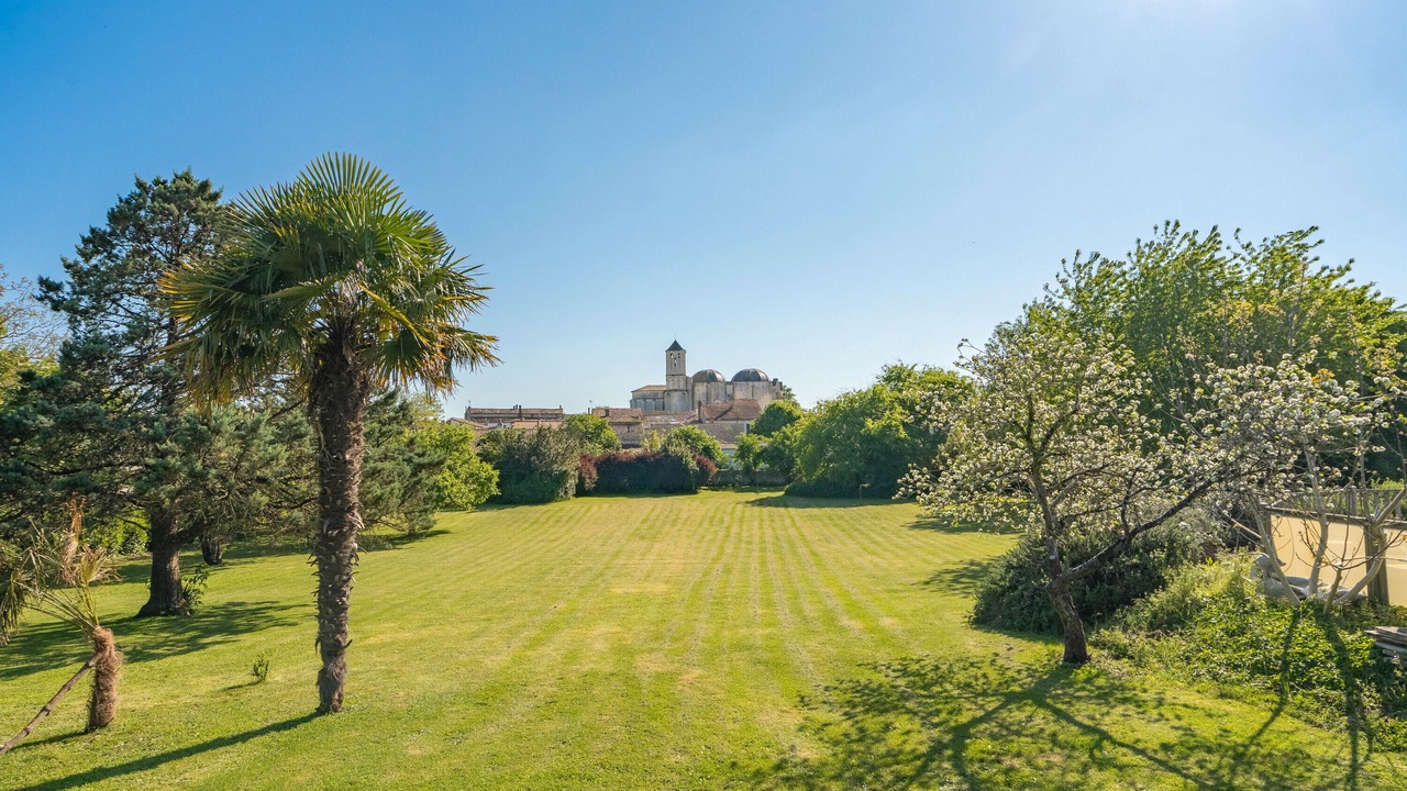 Photo of Outdoor in Saint-Romain-de-Benet