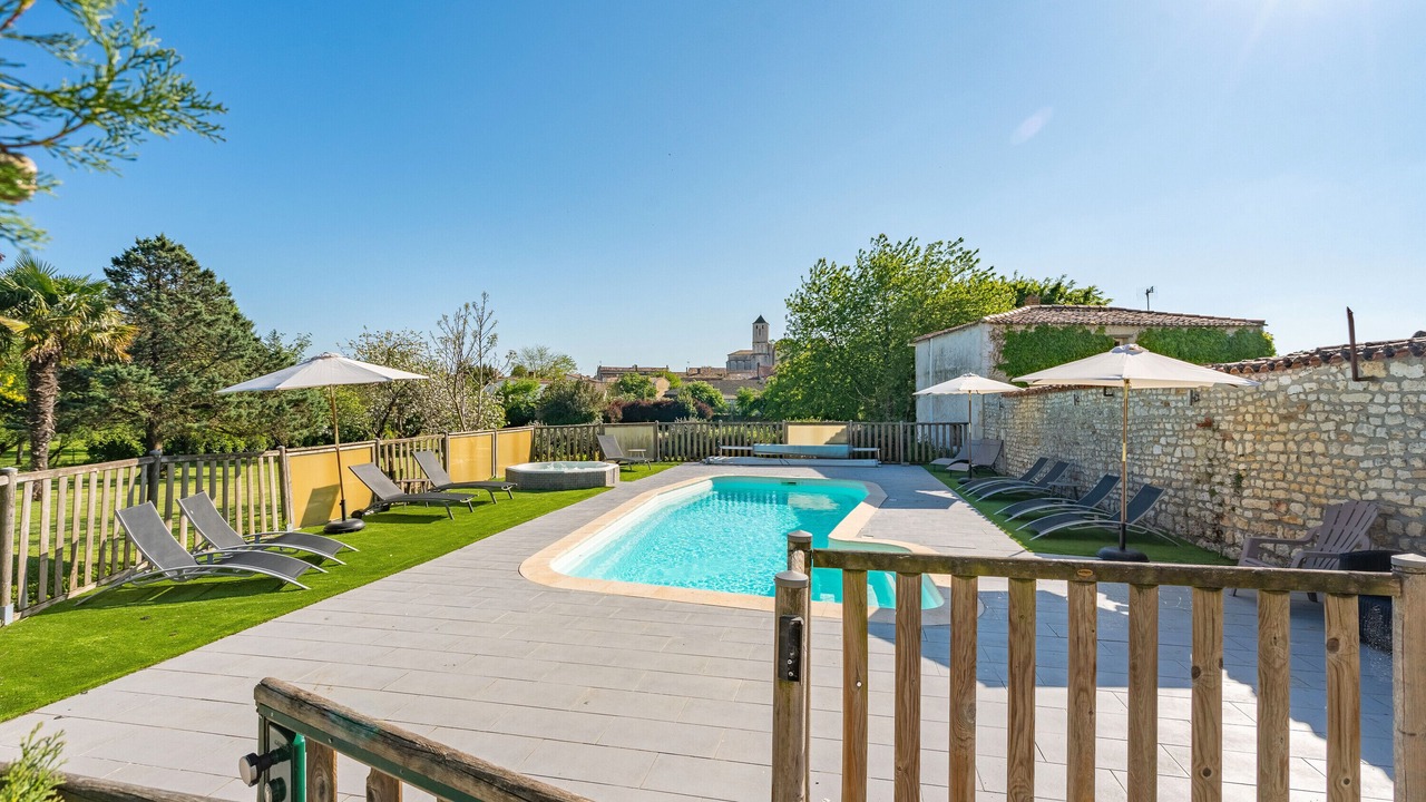 Photo of Outdoor in Saint-Romain-de-Benet