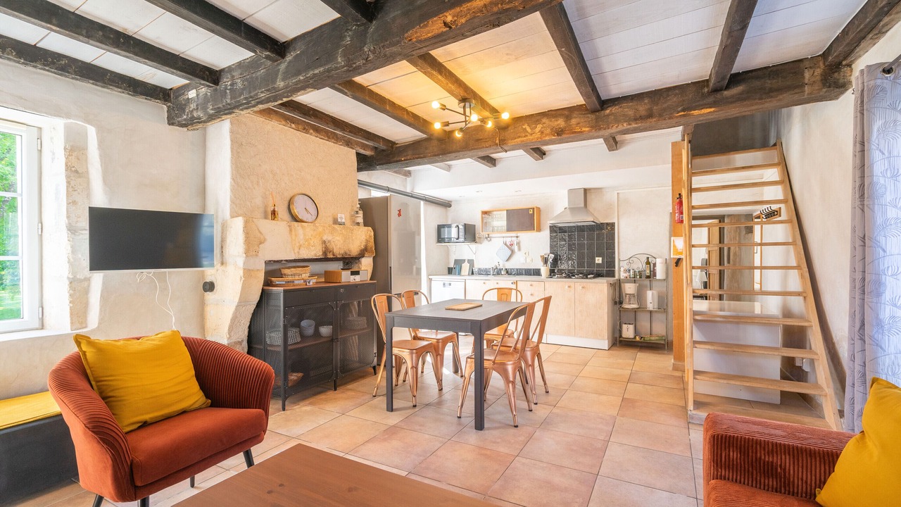 Photo of Livingroom in Saint-Romain-de-Benet