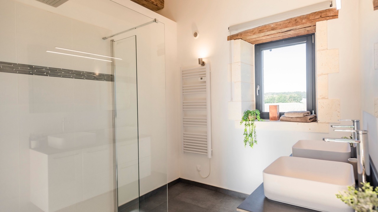 Photo of Bathroom in Champagne-et-Fontaine