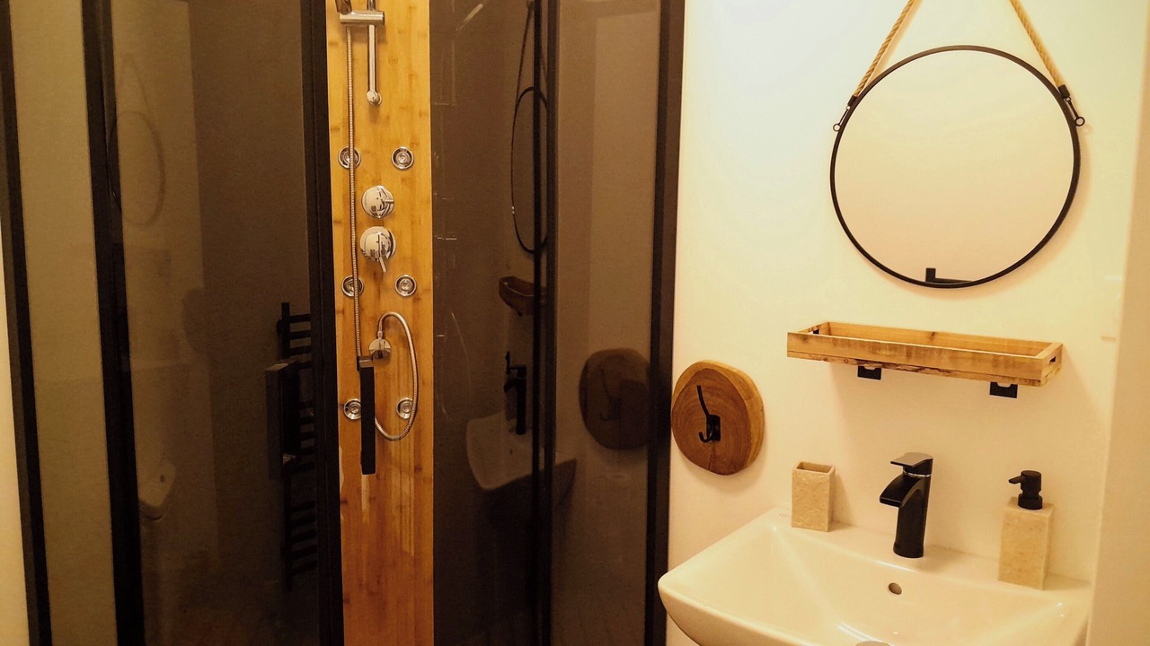 Photo of Bathroom in Vieux-Ruffec