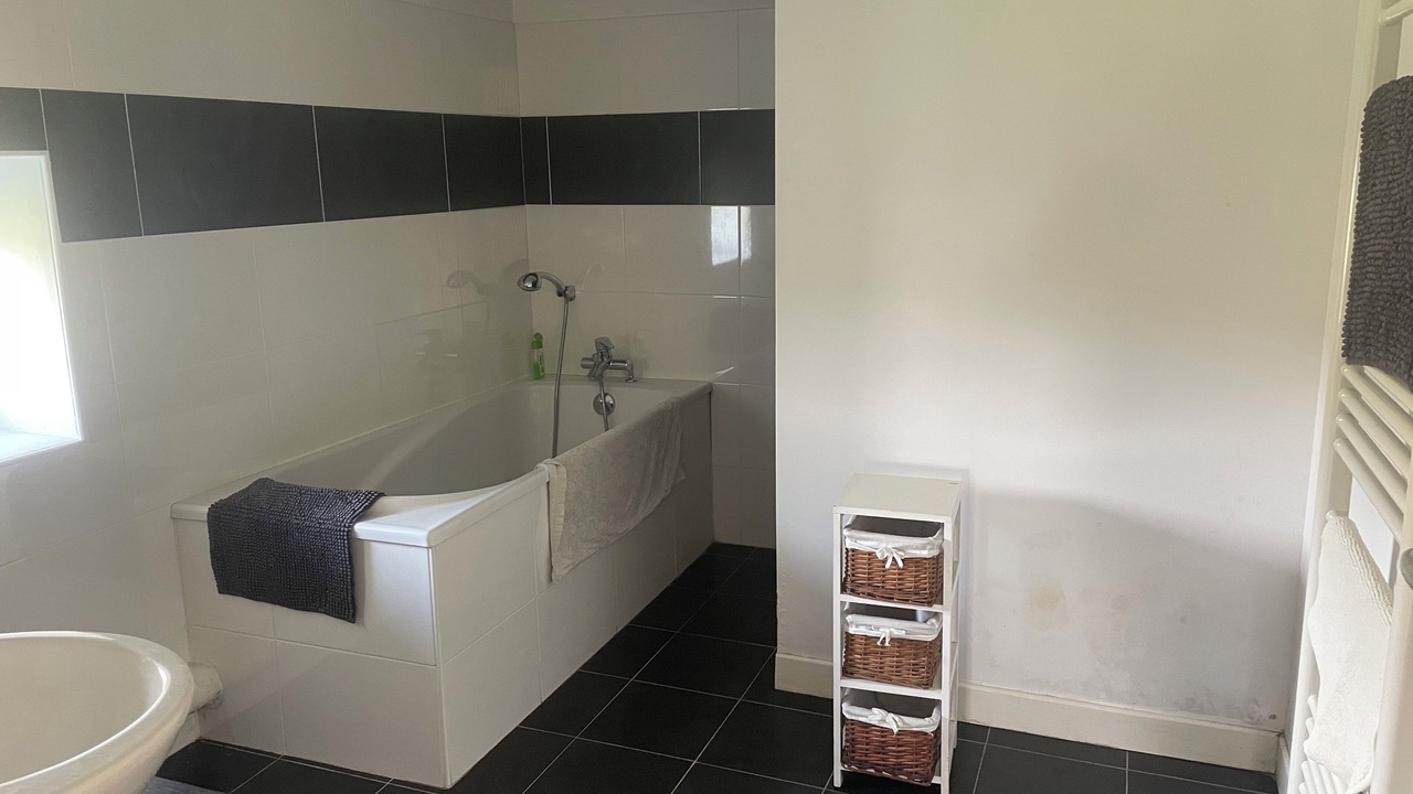 Photo of Bathroom in Issac