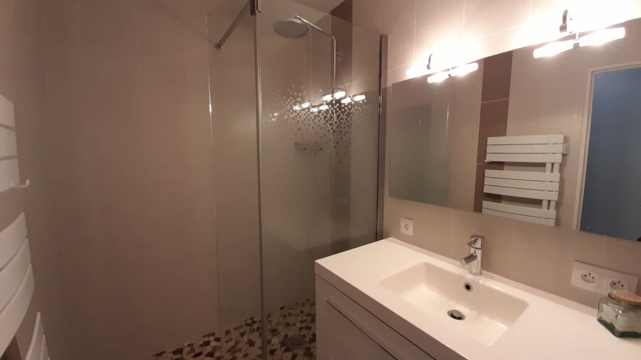 Photo of Bathroom in La Roche-Posay