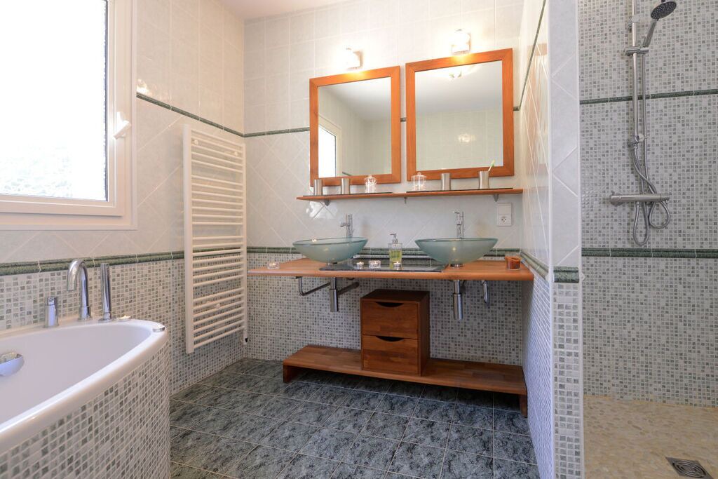 Photo of Bathroom in Beaumont-du-Perigord