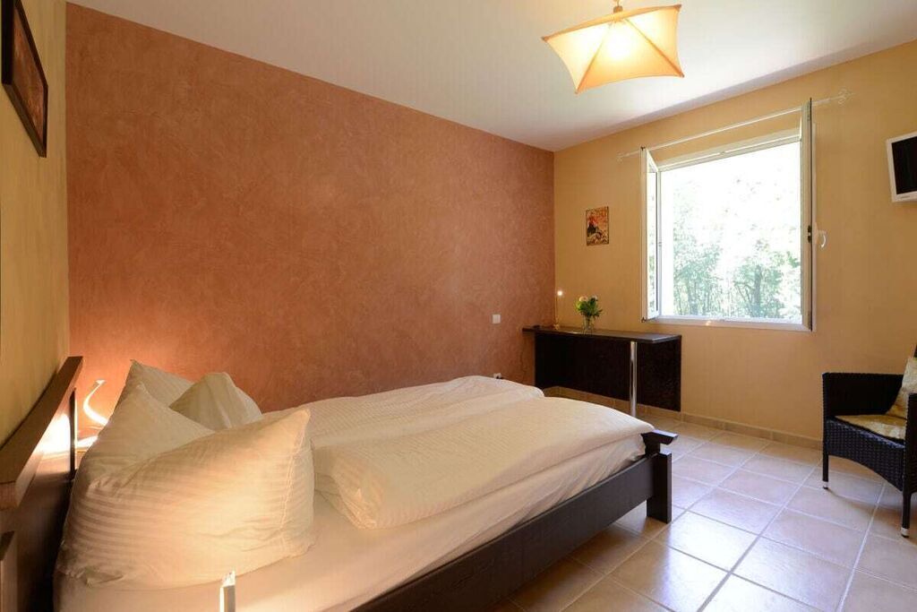 Photo of Bedroom in Beaumont-du-Perigord