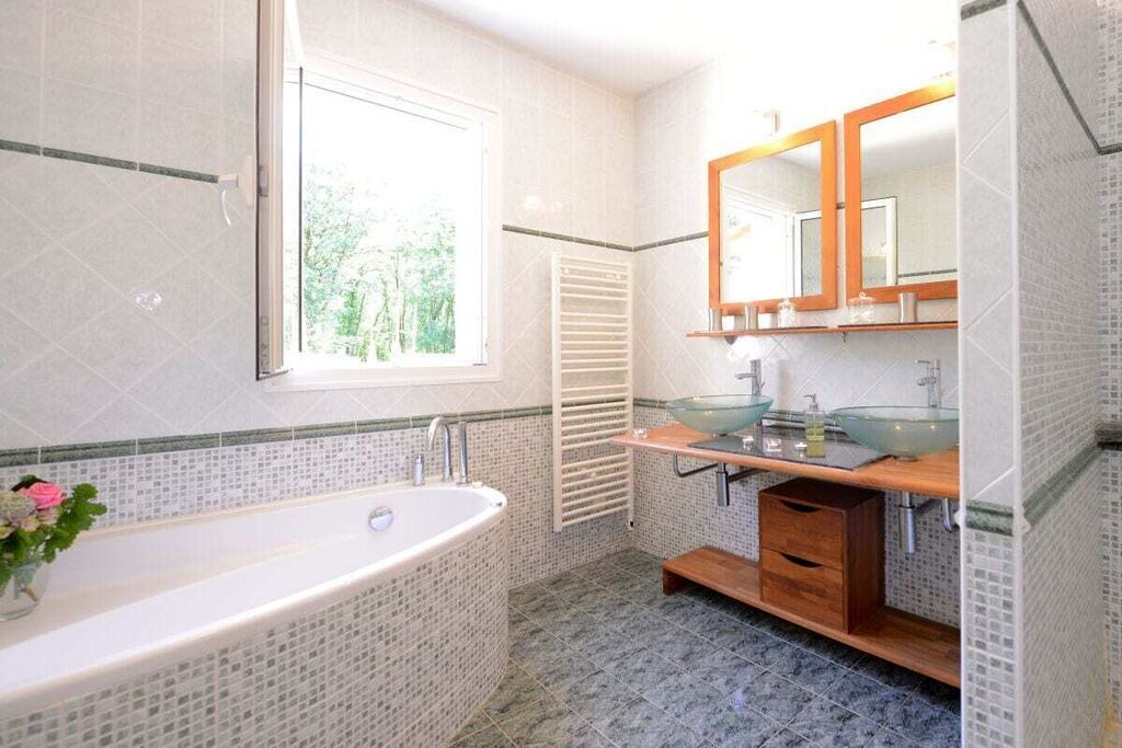 Photo of Bathroom in Beaumont-du-Perigord