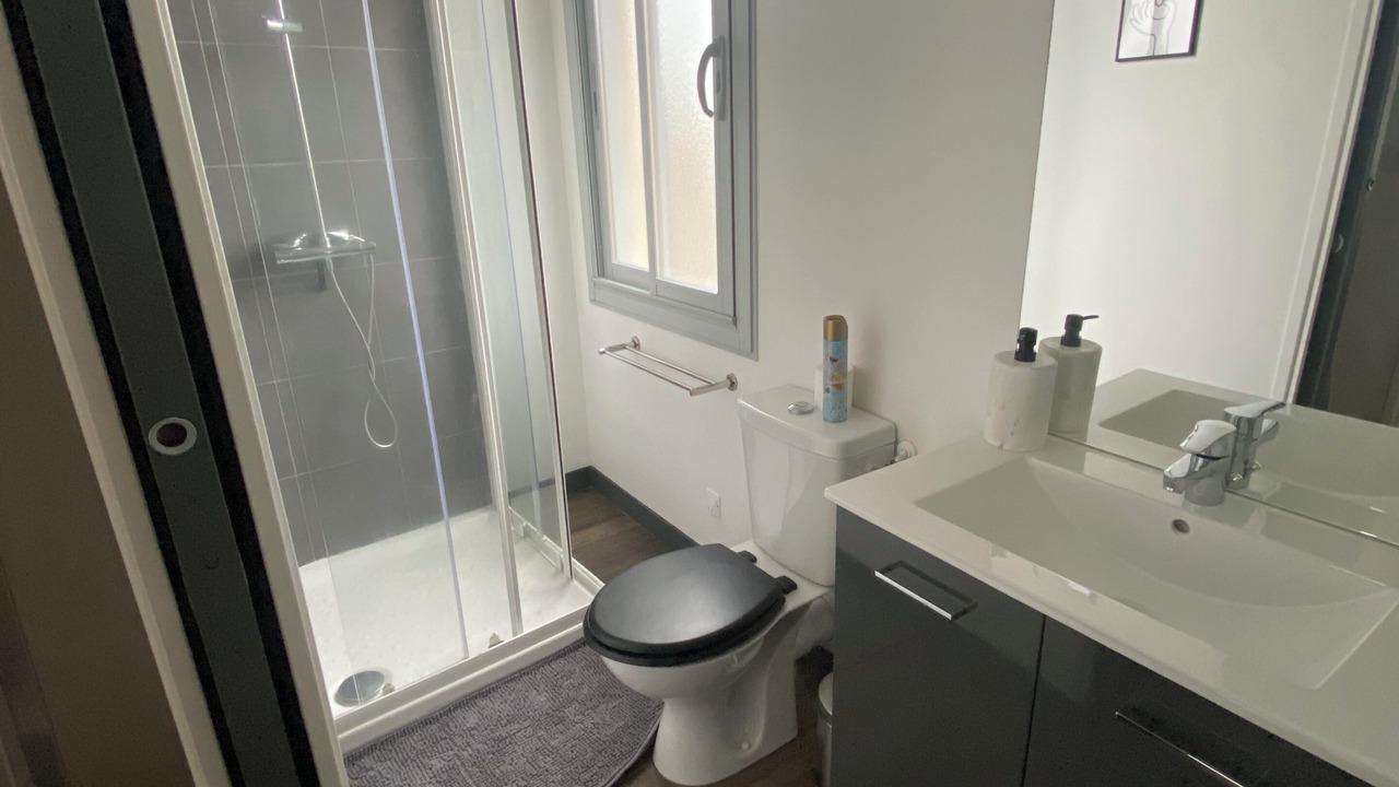 Photo of Bathroom in Cognac