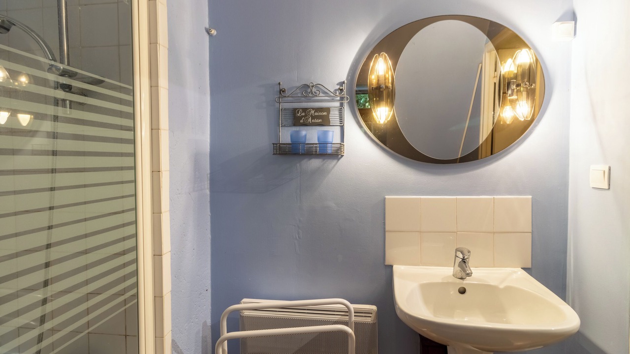 Photo of Bathroom in Sergeac