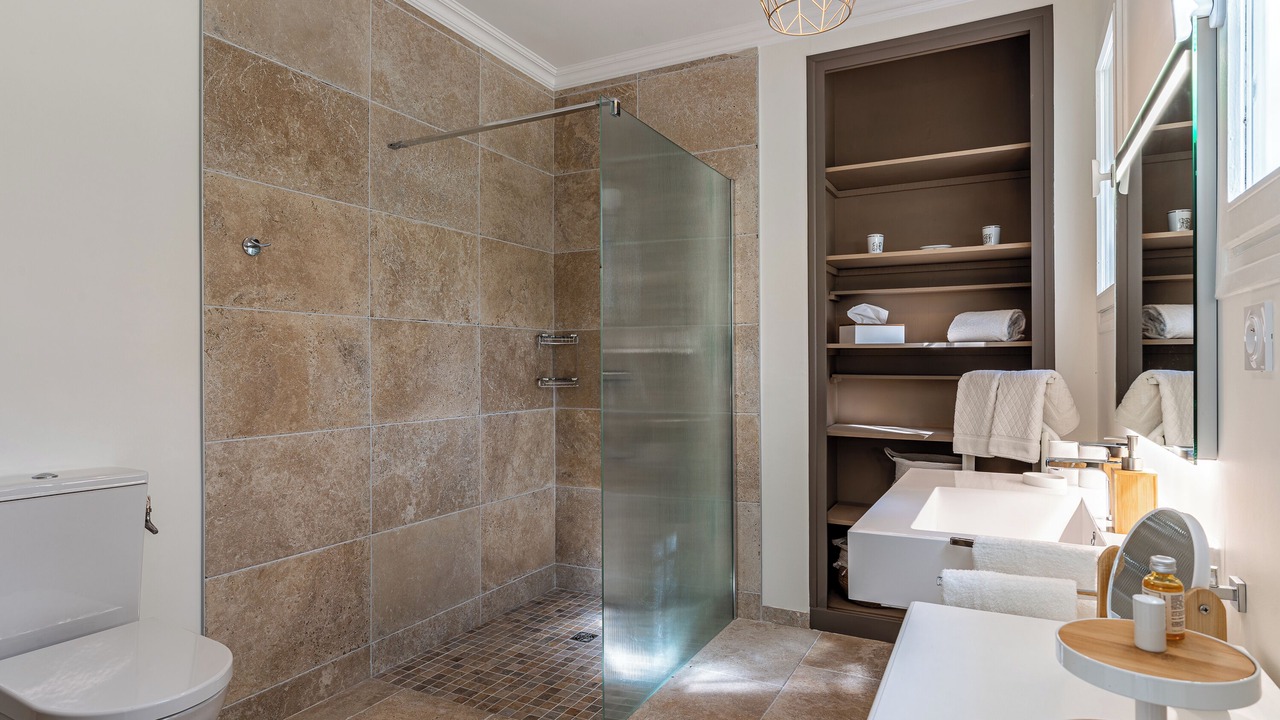 Photo of Bathroom in Saint-Sulpice-et-Cameyrac