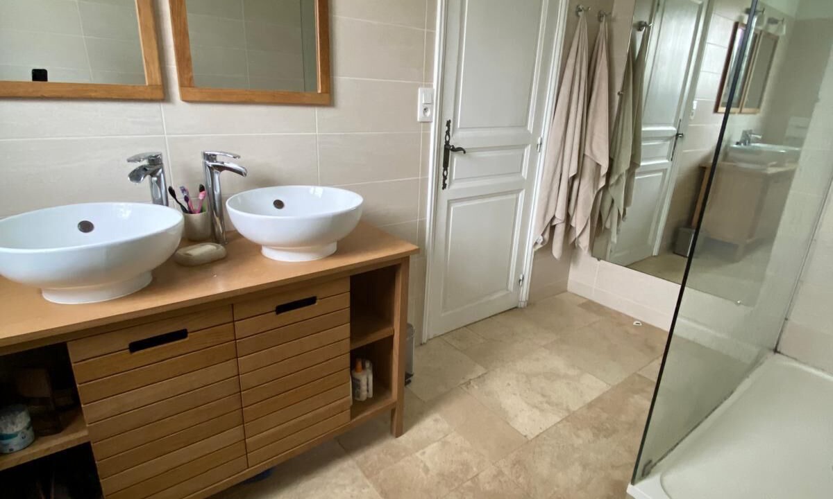 Photo of Bathroom in Saint-Sulpice-et-Cameyrac