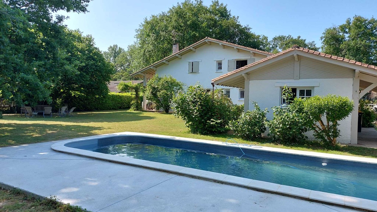 Photo of Outdoor in Saint-Sulpice-et-Cameyrac