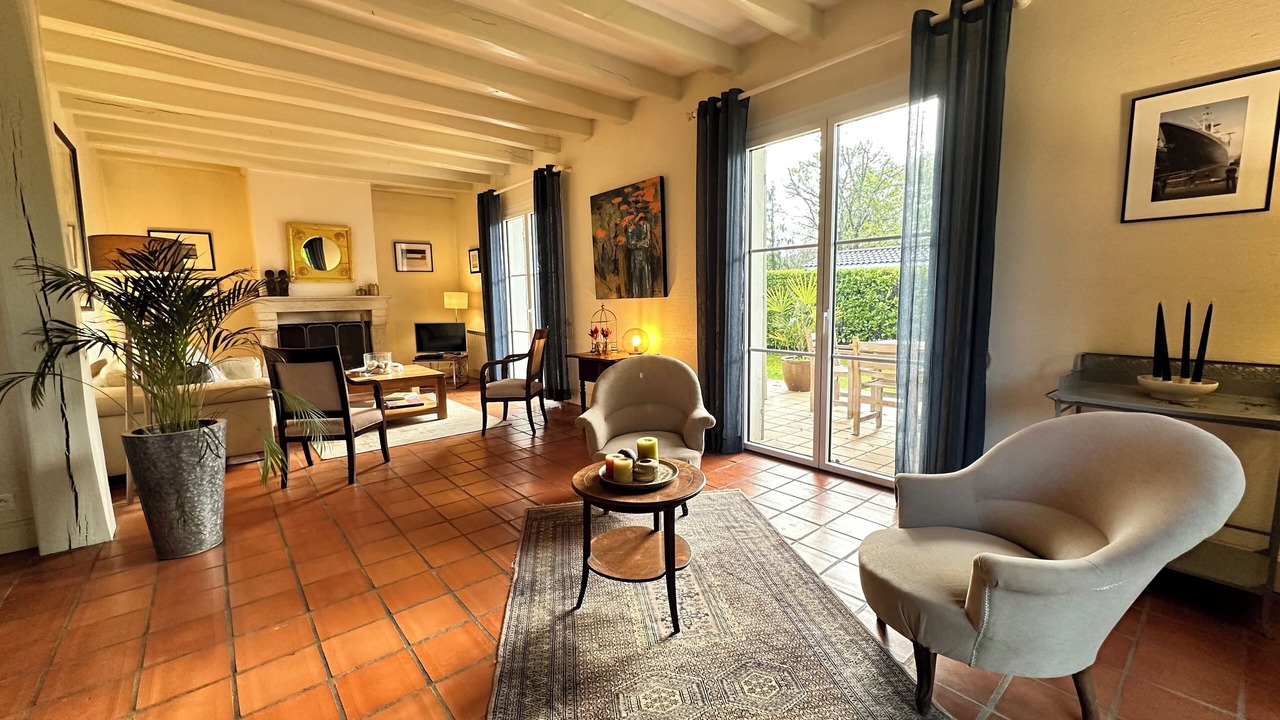 Photo of Livingroom in Saint-Sulpice-et-Cameyrac