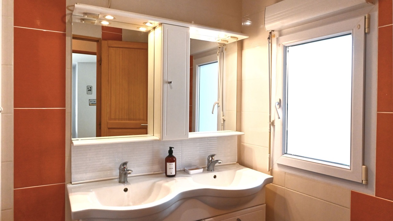 Photo of Bathroom in Saujon