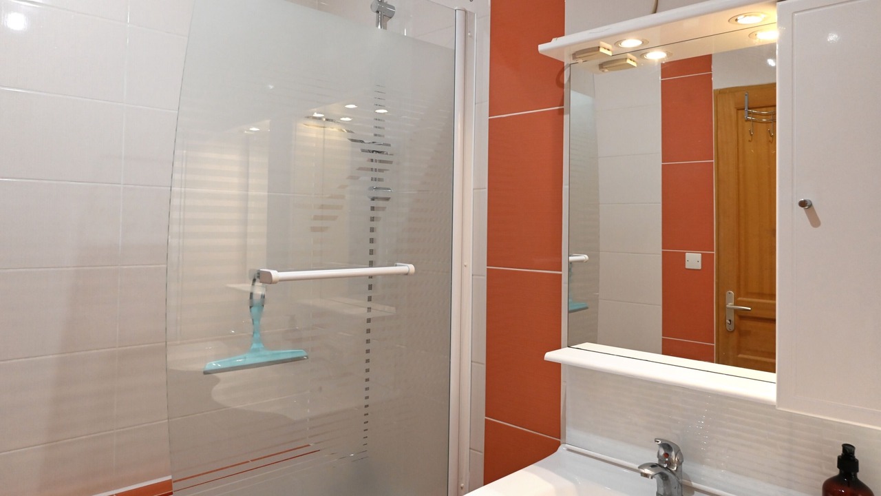 Photo of Bathroom in Saujon