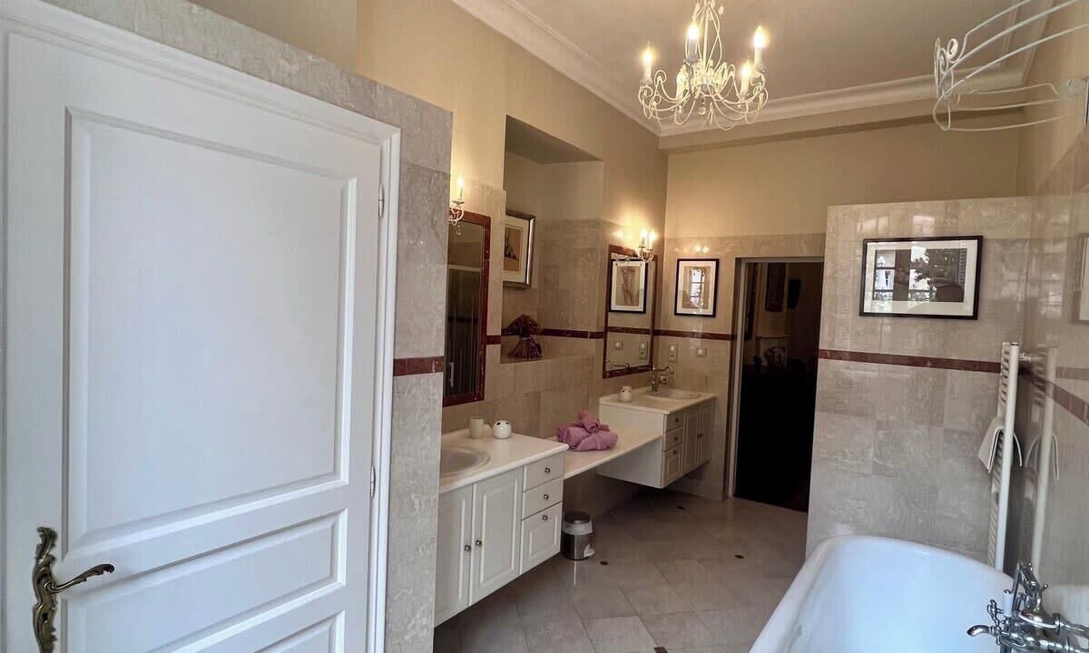 Photo of Bathroom in Allassac