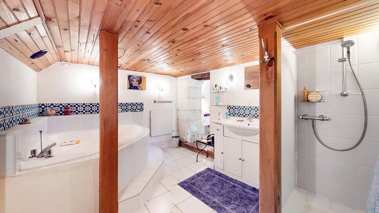 Photo of Bathroom in Graves-Saint-Amant