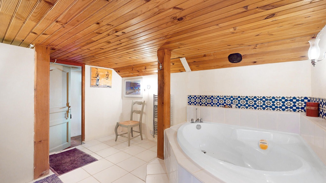 Photo of Bathroom in Graves-Saint-Amant