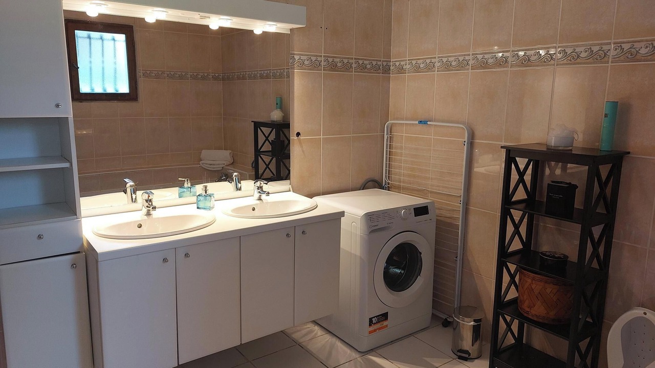 Photo of Bathroom in Noaillan
