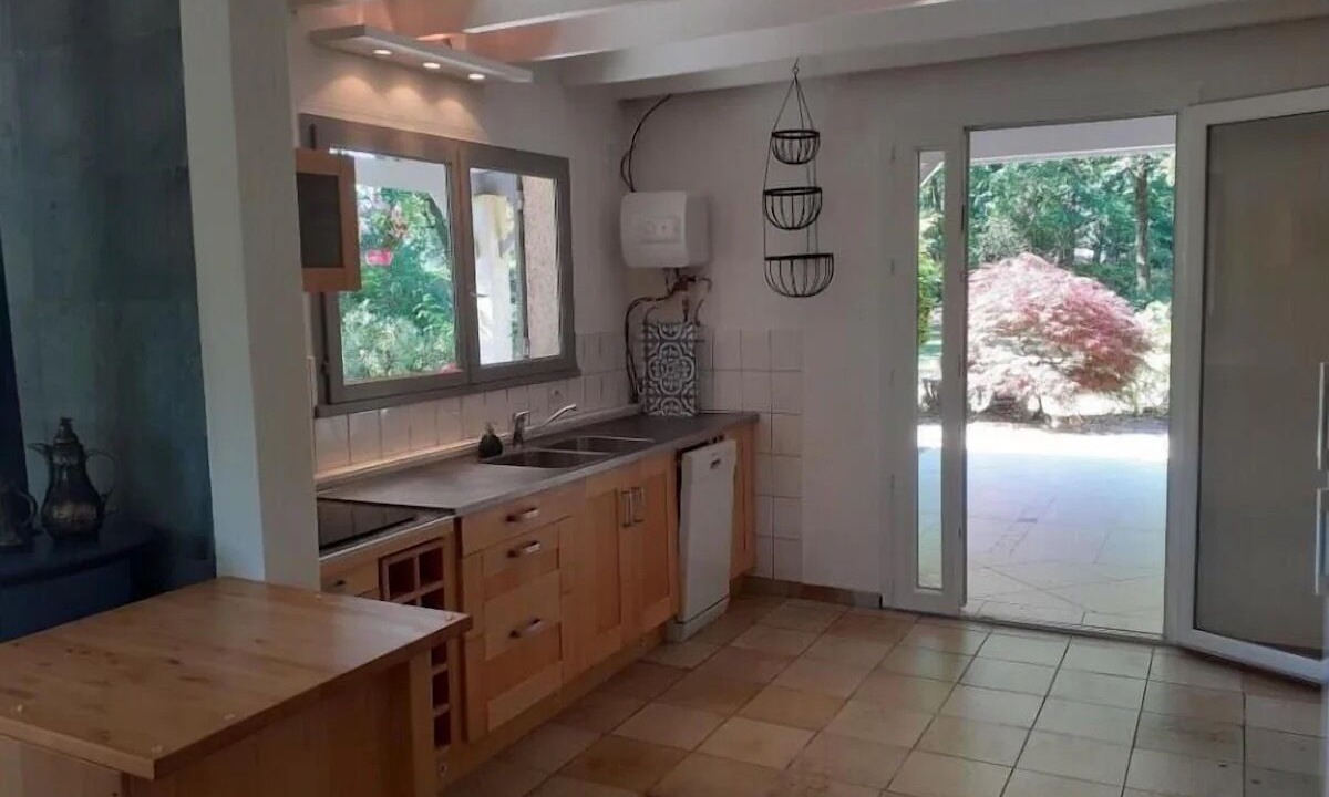 Photo of Kitchen in Grayan-Et-L'Hopital