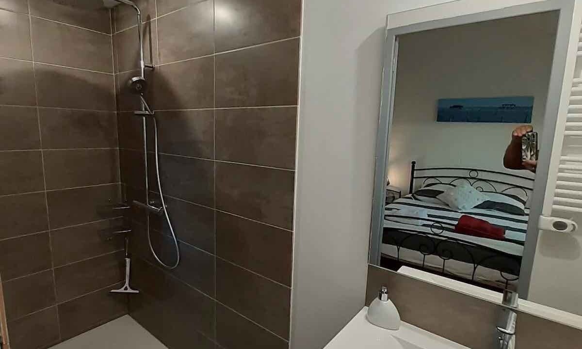 Photo of Bathroom in Grayan-Et-L'Hopital